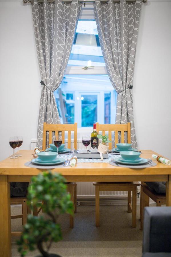 Exclusive Offers L Last-Minute Specials L Parking Free L Double Bed House L Uk L Gaming Room L Komfy 3 Bedroom Cottage With Riverview L Perfect For Short Or Long Stays Reading Exteriér fotografie