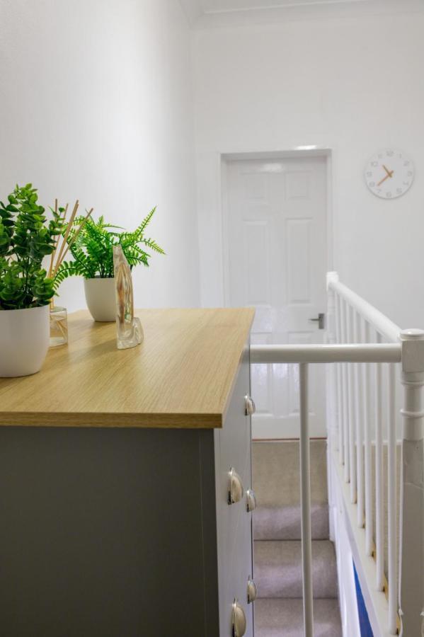 Exclusive Offers L Last-Minute Specials L Parking Free L Double Bed House L Uk L Gaming Room L Komfy 3 Bedroom Cottage With Riverview L Perfect For Short Or Long Stays Reading Exteriér fotografie