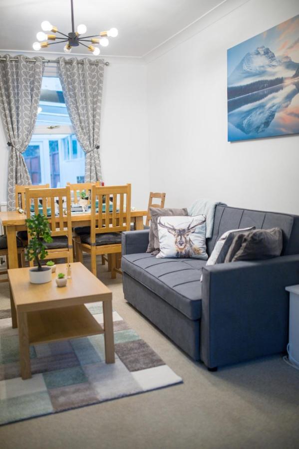 Exclusive Offers L Last-Minute Specials L Parking Free L Double Bed House L Uk L Gaming Room L Komfy 3 Bedroom Cottage With Riverview L Perfect For Short Or Long Stays Reading Exteriér fotografie