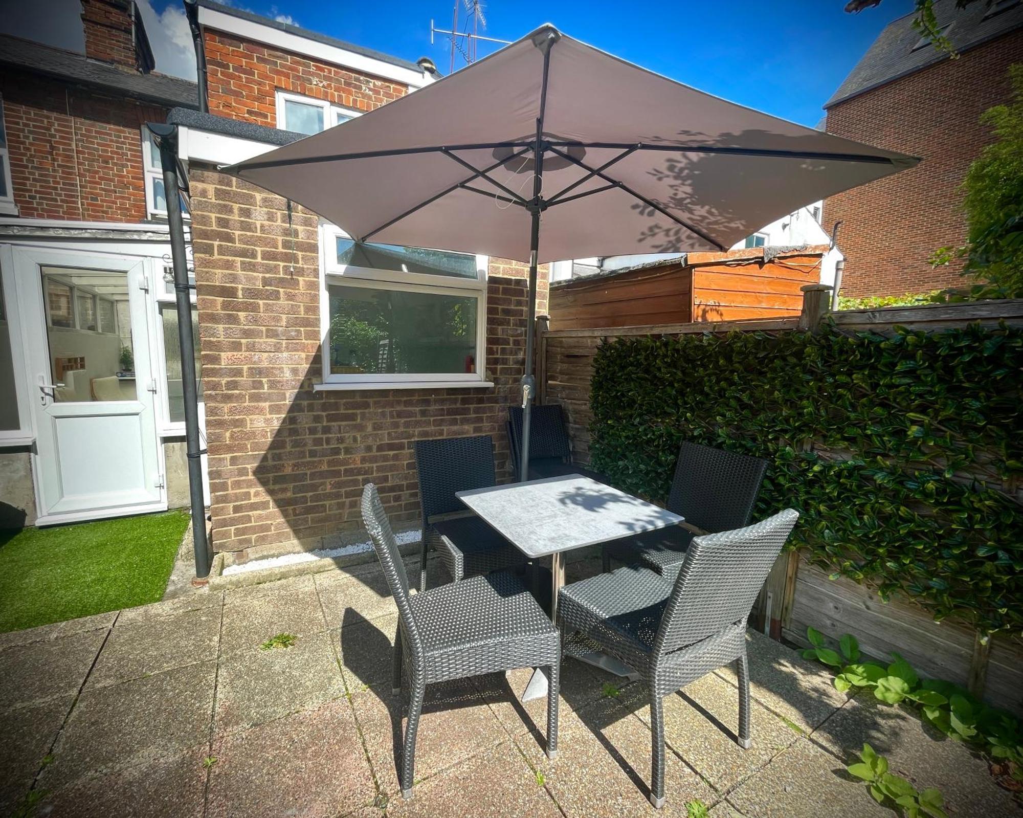 Exclusive Offers L Last-Minute Specials L Parking Free L Double Bed House L Uk L Gaming Room L Komfy 3 Bedroom Cottage With Riverview L Perfect For Short Or Long Stays Reading Exteriér fotografie