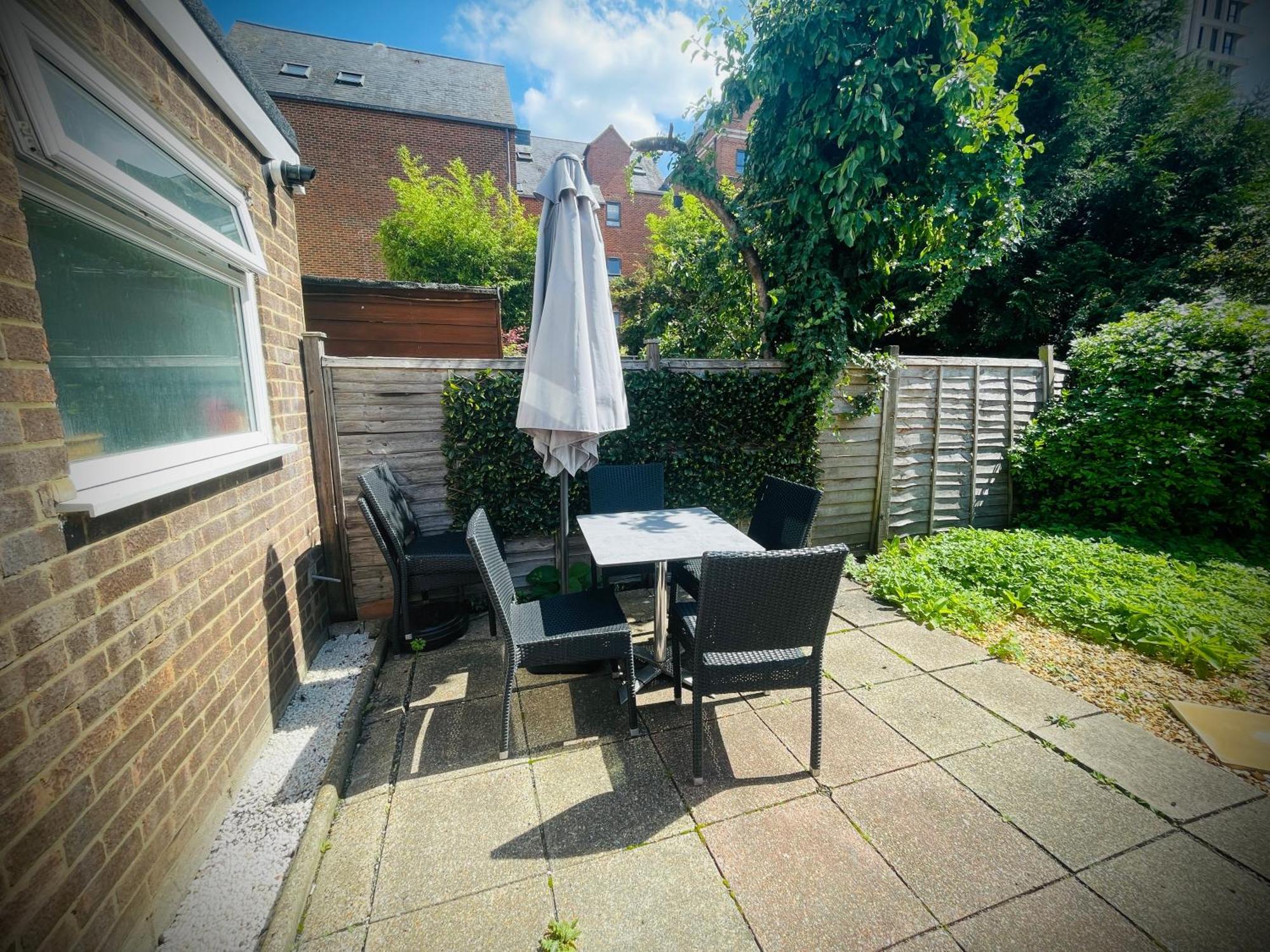 Exclusive Offers L Last-Minute Specials L Parking Free L Double Bed House L Uk L Gaming Room L Komfy 3 Bedroom Cottage With Riverview L Perfect For Short Or Long Stays Reading Exteriér fotografie